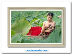 Bức tranh người đẹp ngồi trên thuyền giữa đầm hoa sen