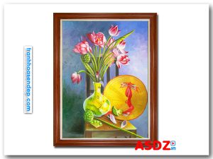 Bức tranh khổ dọc đẹp vẽ bình hoa sen bằng sơn dầu