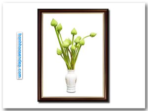 Mẫu tranh khổ dọc đẹp bình hoa sen với những búp nụ màu xanh