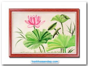 Mẫu tranh treo tường đẹp hình ảnh khóm sen với là xanh tươi và bông hoa màu hồng xòe nở